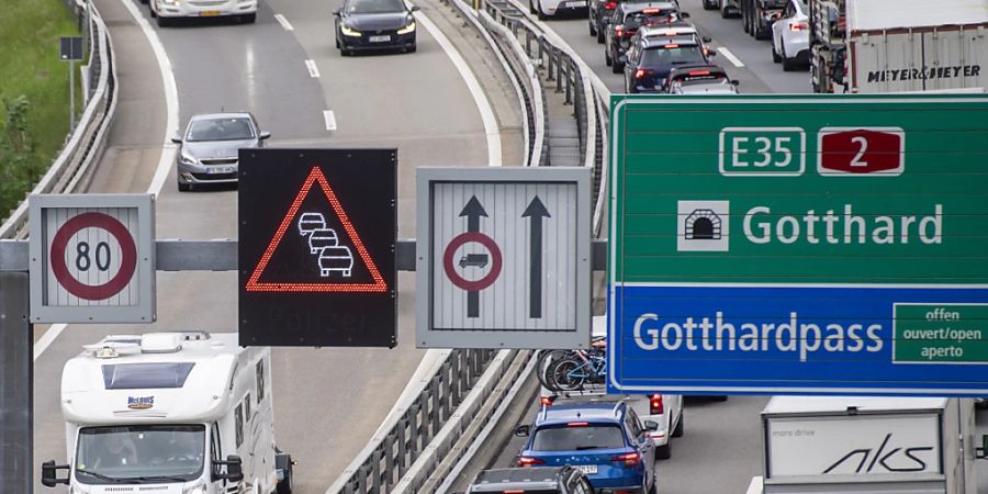 Einmal mehr mussten Autofahrende am Samstag beim Gotthard-Strassentunnel einen unfreiwilligen Zwischenhalt einlegen. (Archivbild)