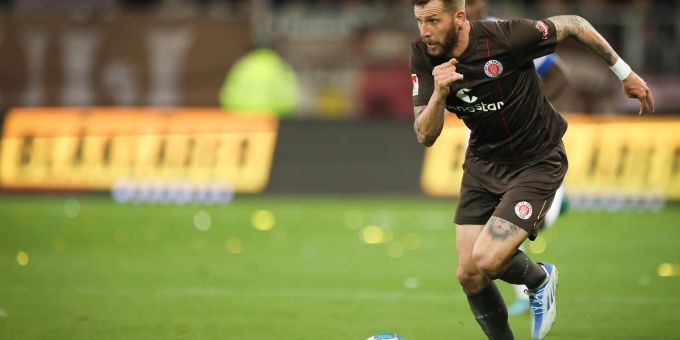 Stürmer Guido Burgstaller erzielte in insgesamt 57 Pflichtspielen für den FC St. Pauli 31 Treffer und bereitete 13 Tore vor. Stürmer Guido Burgstaller erzielte in insgesamt 57 Pflichtspielen für den FC St. Pauli 31 Treffer und bereitete 13 Tore vor.