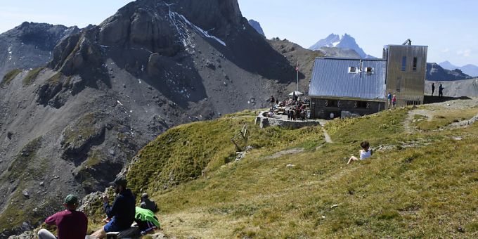 Die Zugangswege zu vielen SAC-Hütten sind aufgrund der hochsommerlichen Temperaturen vom Mai bereits schneefrei. Die Sommersaison kann beginnen.(Archivbild) sac