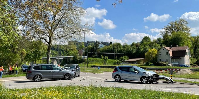Unfallstelle an der Tösstalstrasse. Tösstalstrasse