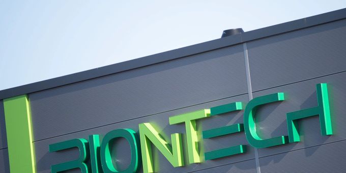 Biontech bekräftigt bei der Vorlage der neuen Zahlen die Umsatzprognose für seinen Corona-Impfstoff. biontech zivilprozess