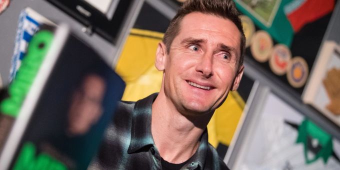 Der frühere Nationalspieler Miroslav Klose wird Trainer in Österreich. Der frühere Nationalspieler Miroslav Klose wird Trainer in Österreich.