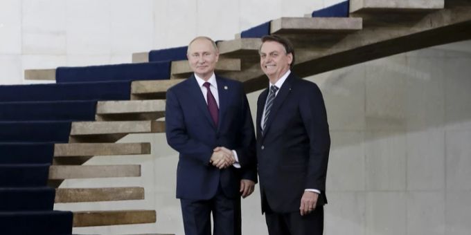 Russlands Präsident Wladimir Putin mit seinem brasilianischen Amtskollegen Jair Bolsonaro im Jahr 2019. Brasilien könnte im Ukraine-Krieg ein wichtiger Verbündeter Russlands werden. Putin Bolsonaro