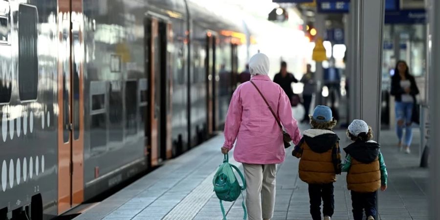 Szene an einem Bahnhof