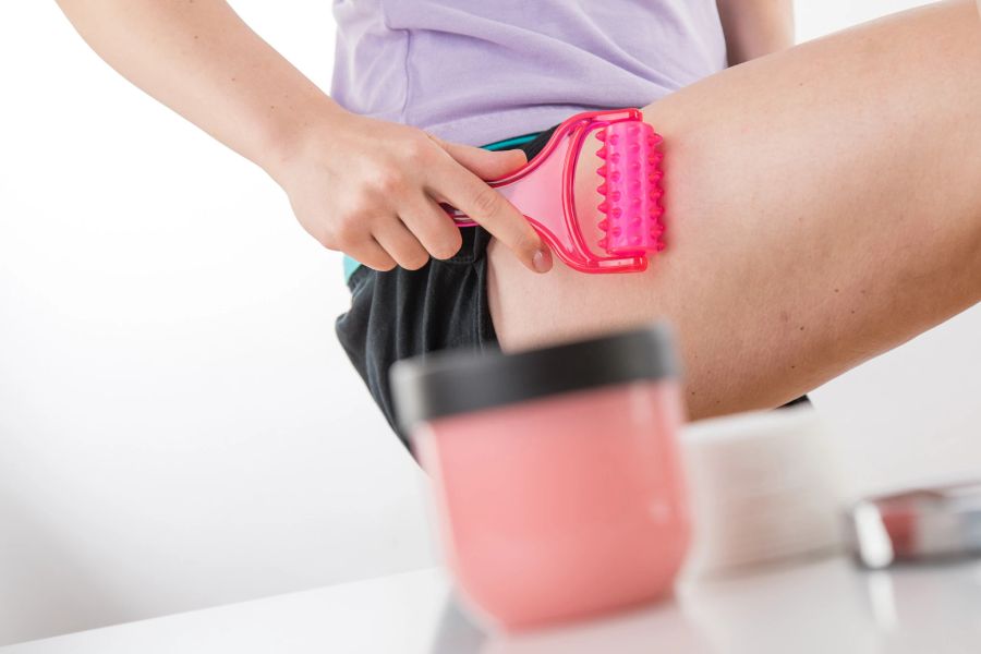 Cellulite Massagerolle Creme Bein Oberschenkel