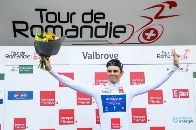 Beim Sieg von Patrick Bevin an der 3. Etappe der Tour de Romandie fährt auch Mauro Schmid wieder gut mit. Tour de Romandie