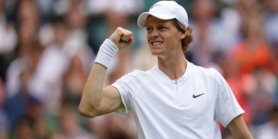 Steht das erste Mal in Wimbledon unter den besten Acht: Jannik Sinner jubelt.