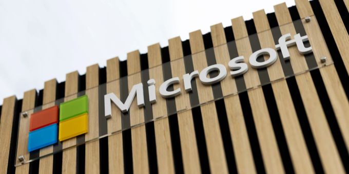 Das IT-Unternehmen Microsoft hat bereits im November ein grosses Grundstück in der Region gekauft. Geplant sind der Bau von Rechenzentren. (Symbolbild) microsoft 76 millionen dollar