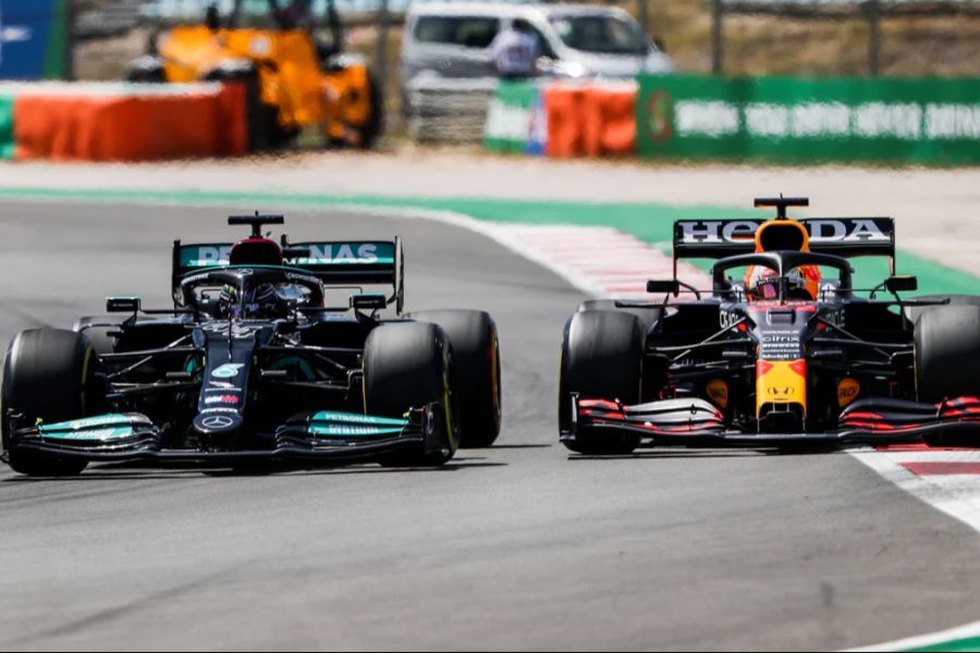 Als Formel-1-Pilot lieferte sich Max Verstappen 2021 in Portimão ein schönes «Battle» gegen Lewis Hamilton.