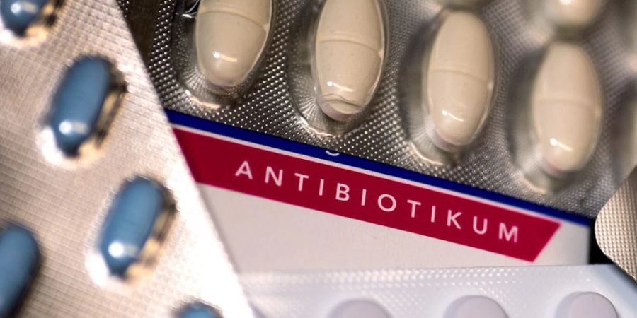 Während der Coronapandemie verschrieben Ärztinnen und Ärzte in der Schweiz einer neuen Studie zufolge doppelt so häufig Antibiotika wie zuvor. (Symbolbild)