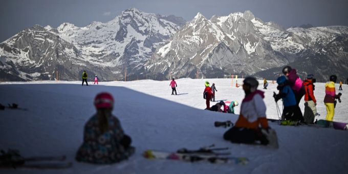 In der Schweiz kann man, Schätzungen der KOF zufolge, mit einem Winter mit gut gefüllten Pisten und Hotels rechnen. Skitourismus