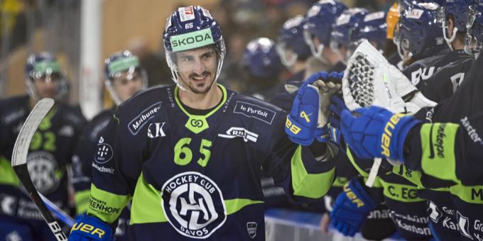 Marc Wieser gleicht für den HC Davos gegen Biel aus. HC Davos