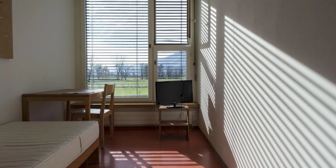 Blick in eine Zelle in der Strafanstalt Saxerriet, wo ein Häftling mit Kinderpornos erwischt wurde. saxerriet