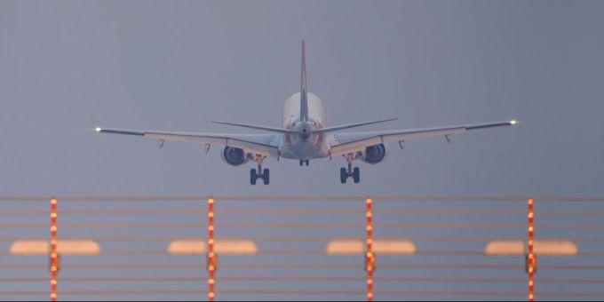 Nach Anschlagsdrohung - Hamburger Flughafen nimmt Betrieb wieder auf