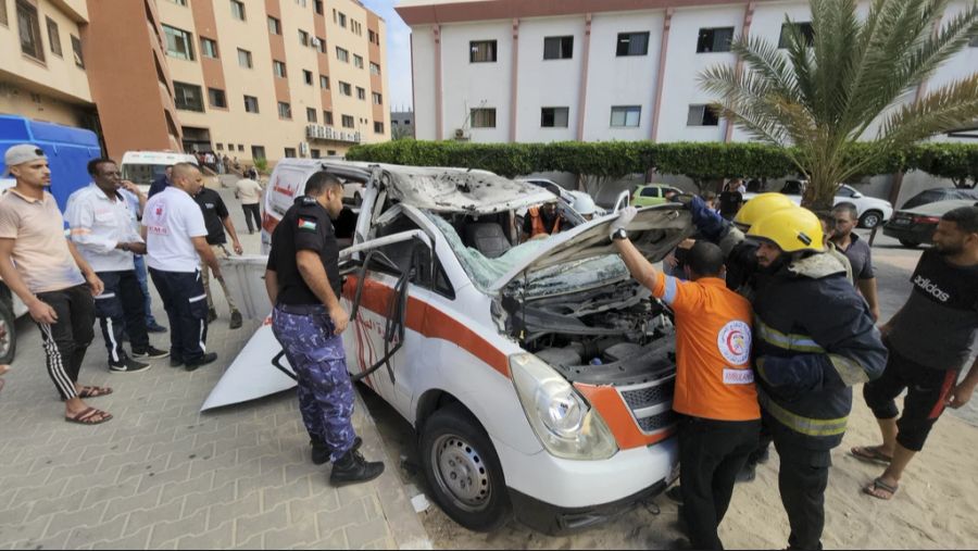 Israel hat prompt reagiert und Raketen nach Gaza abgefeuert, die eine Ambulanz getroffen haben.