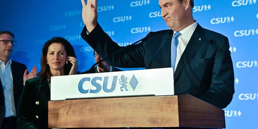 Markus Söder, CSU-Spitzenkandidat und Ministerpräsident von Bayern, kommt zu der Wahlparty im Landtag. Foto: Peter Kneffel/dpa