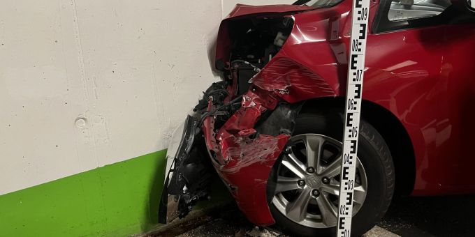 Rapperswil: Selbstunfall in Tiefgarage. Selbstunfall in Tiefgarage
