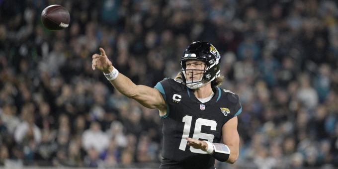 Quarterback Trevor Lawrence könnte bei den Jaguars in der NFL bald wieder zum Einsatz kommen. Trevor Lawrence Jaguars NFL