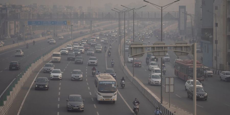 Smog in Neu Dehli. Kann künstlicher Regen dagegen helfen?