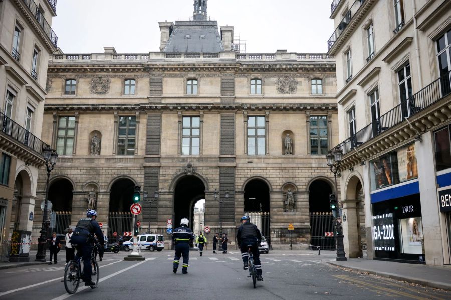 Auch der Louvre war von Bombendrohungen betroffen.