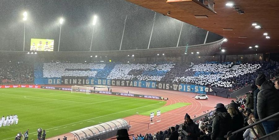 Die Fans von FCZ mit einer Choreo vor dem Spitzenspiel gegen YB.