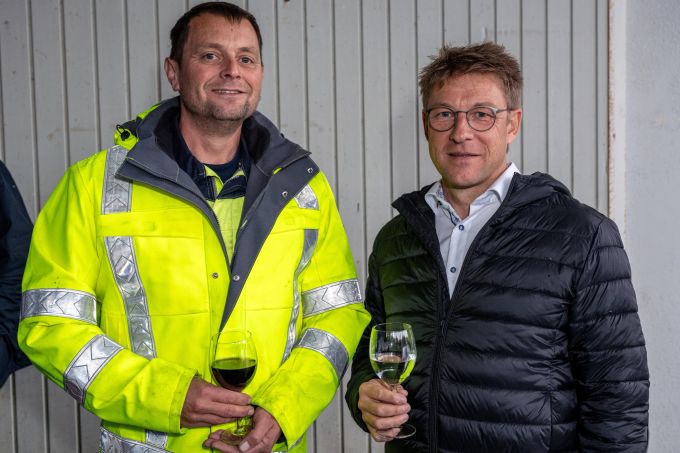 Wohnungsbesitzer Sascha Moll (links) mit Jürg Wanzenried, Geschäftsführer der Moser und Partner AG. Moser Tower