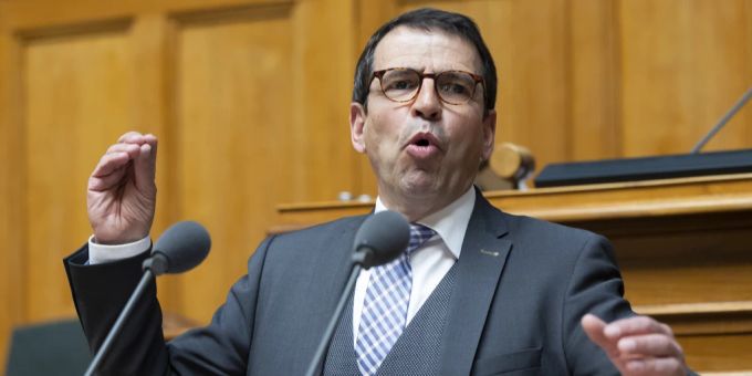 FDP-Nationalrat Matthias Jauslin hinterfragt die Sinnhaftigkeit, SVP-Nationalrat Benjamin Giezendanner in den Ständerat zu wählen – entgegen der Wahlempfehlung seiner Partei. (Archivbild) Matthias Jauslin Ständerat Aargau