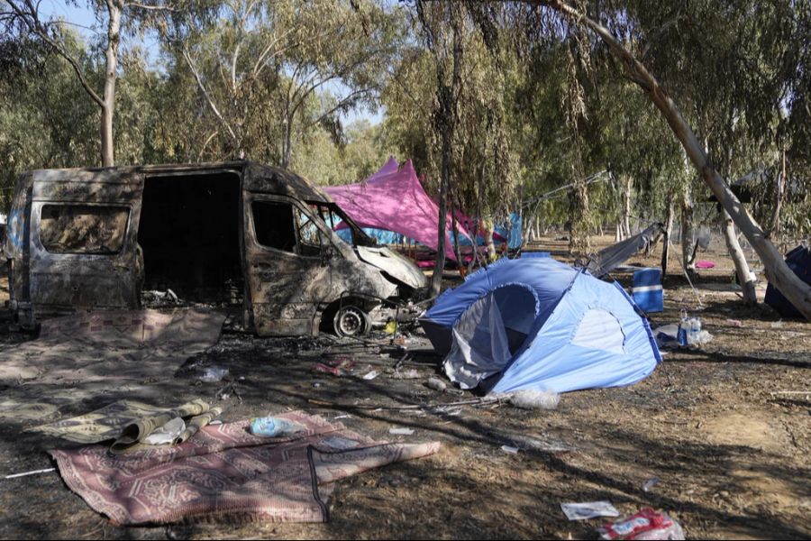 Die Hamas hat bei ihrem Angriff auf Siedlungen und ein Festival in Israel Dutzende Menschen verschleppt.