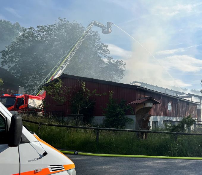 Die Feuerwehr konnte verhindern, dass der Brand auf andere Gebäude übergreift. Brand St. Gallen