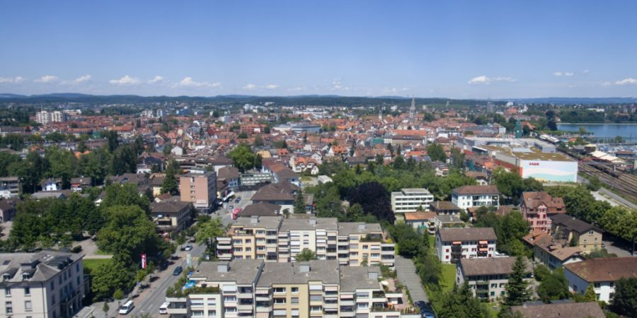 In Sachen Feuerwerksverbot hat in Kreuzlingen TG die Bevölkerung das letzte Wort. Blick über Kreuzlingen in Richtung Konstanz D. (Archivbild)