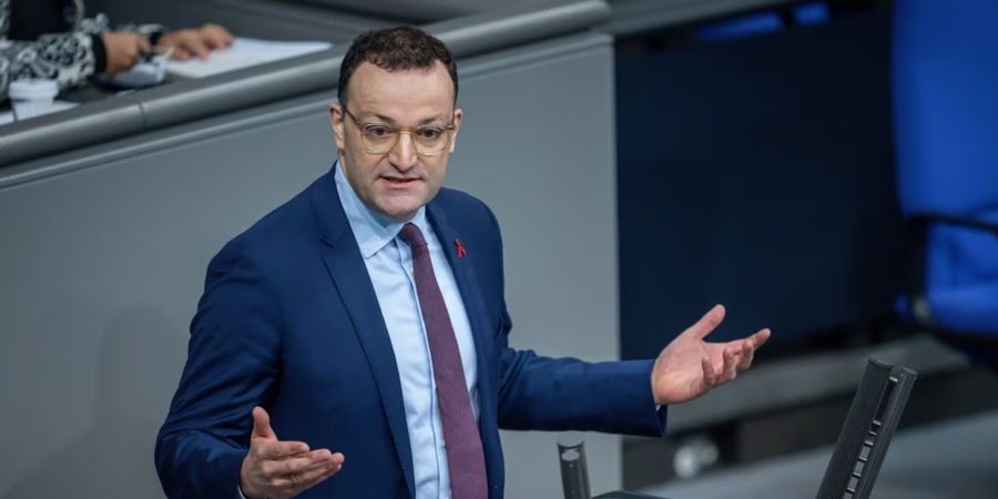 Die Leihmutterschaft entfachte eine hitzige Diskussion – Spahn trat am Ende zurück.