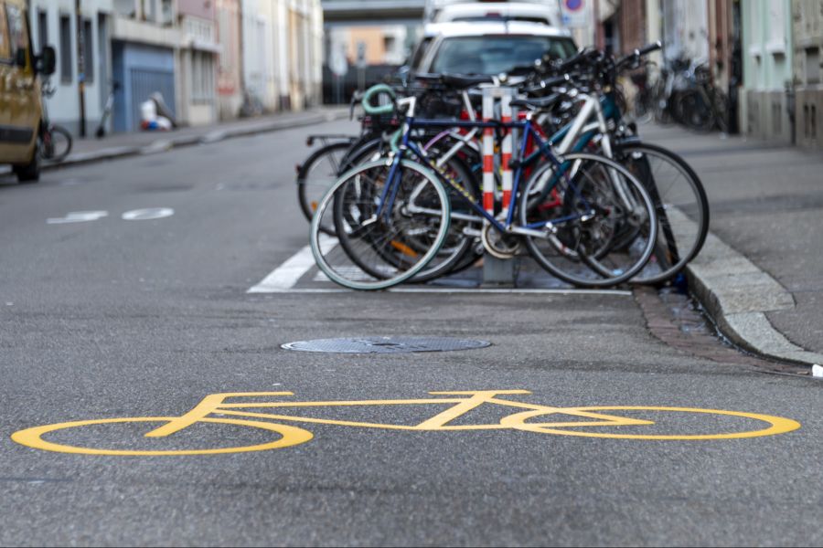 Im Vorfeld mussten Velos entfernt werden. Gemäss Kapo werden aufgehobene Zweiradparkplätze zwei Wochen im Voraus signalisiert. (Symbolbild)
