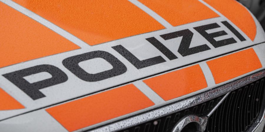 Die Kantonspolizei Schwyz bot am Dienstagnachmittag nach einem Raubversuch in einem Geschäft in Siebnen Patrouillen auf. (Symbolbild)