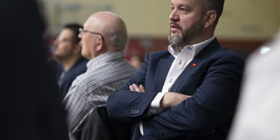 Der Präsident der SVP Graubünden, Roman Hug, dürfte mit den aktuellen Zwischenergebnissen der Parlamentswahlen zufrieden sein.