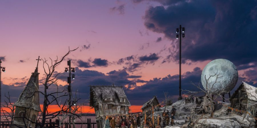 Die Bregenzer Festspiele sind für ihre spektakulären Bühnenbilder bekannt. Im Bild eine Szene aus «Der Freischütz» im vergangenen Jahr. (Archivbild)