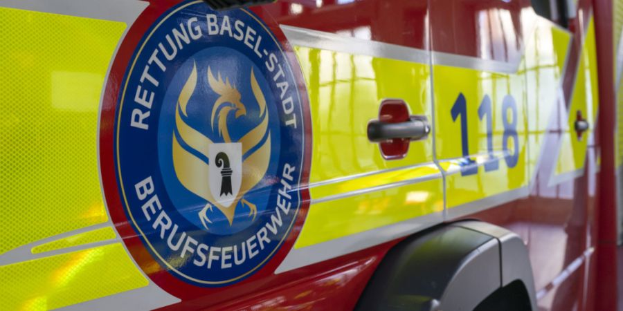 Die Feuerwehr hat in der Nacht auf Montag einen Brand an der Holeestrasse in Basel gelöscht. (Archivbild)