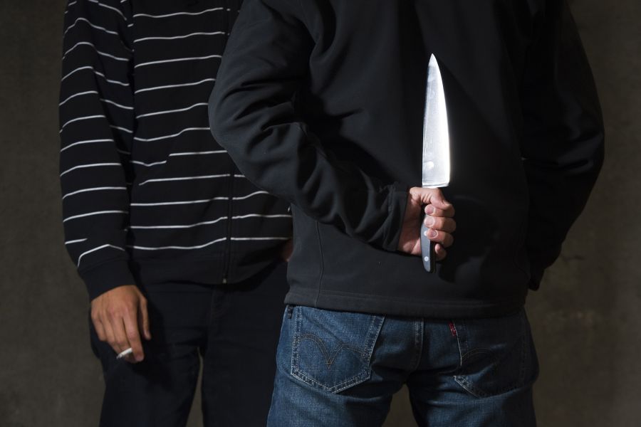 Die Berner Kantonspolizei rät in einem Leitfaden, Messerangreifer im Ausgang zu siezen.