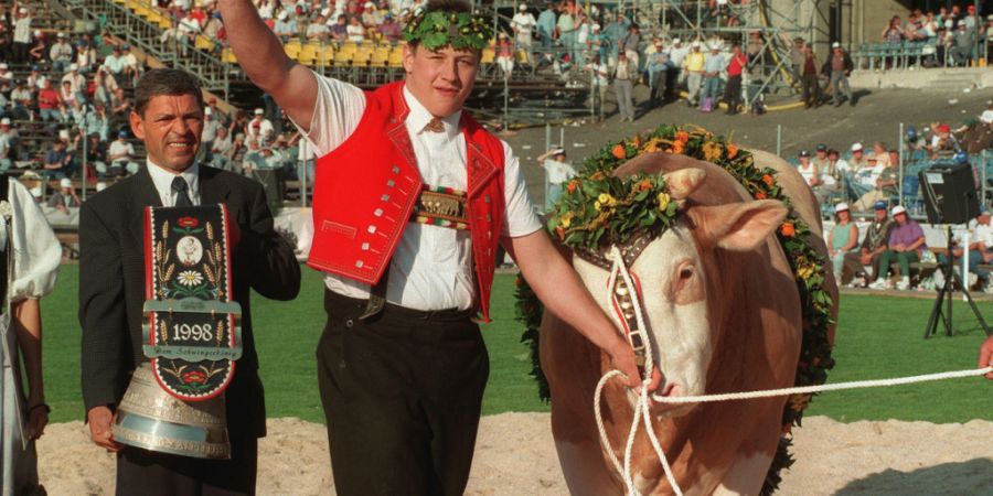1998 wird Jörg Abderhalden im alten Wankdorfstadion Schwingerkönig. (Archivbild)