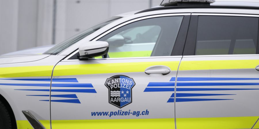 In einer gezielten Aktion hat die Kantonspolizei Aargau am Sonntag am Rande eines Tuning-Events illegal abgeänderte Autos kontrolliert.(Archivbild)