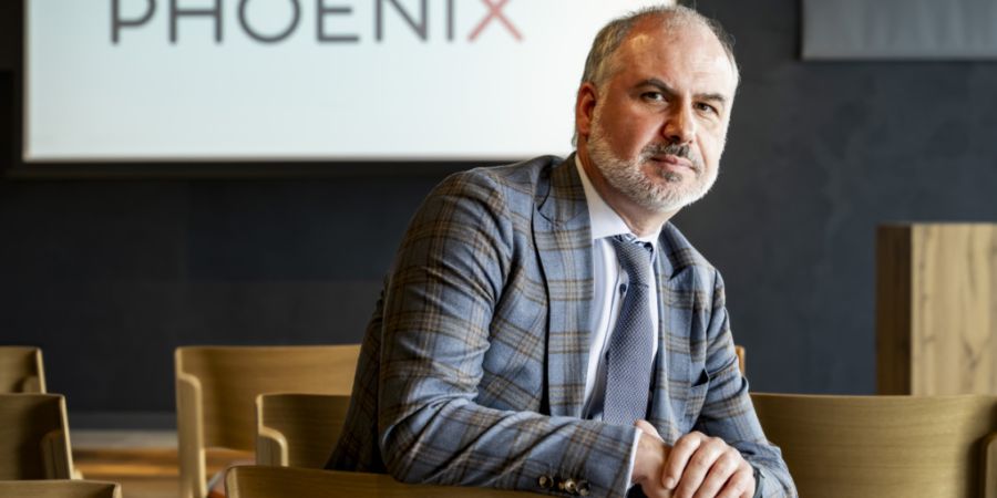 Der belgische Arzt, Johann Wary, ein Spezialist für Plastische Chirurgie präsidiert den Verein Initiative Phoenix.