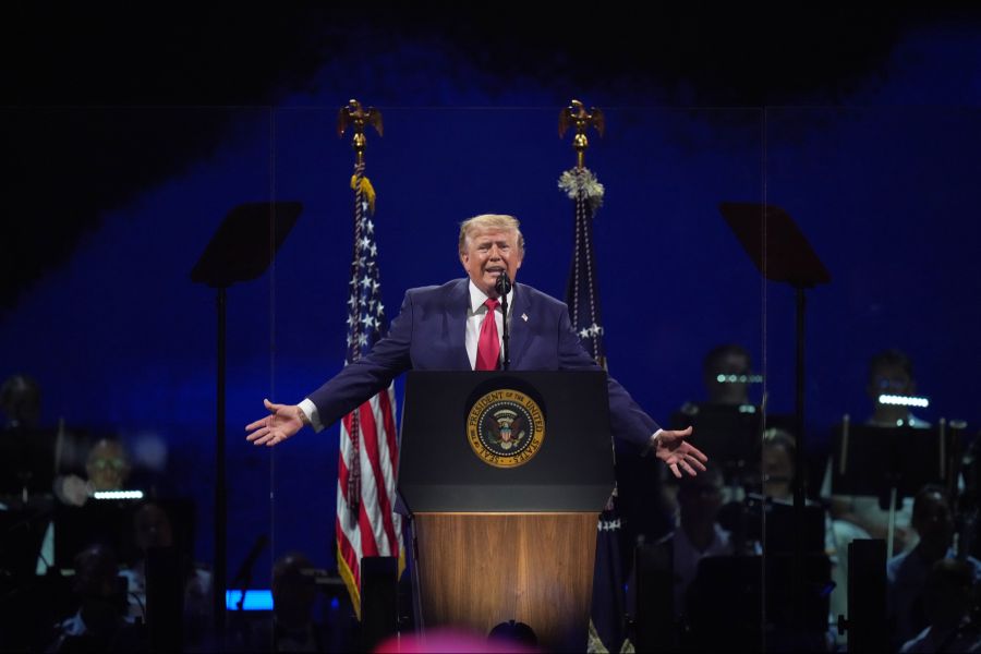 Trump hielt seine Rede nach der Evakuierung trotzdem noch vor dem Feuerwerk.