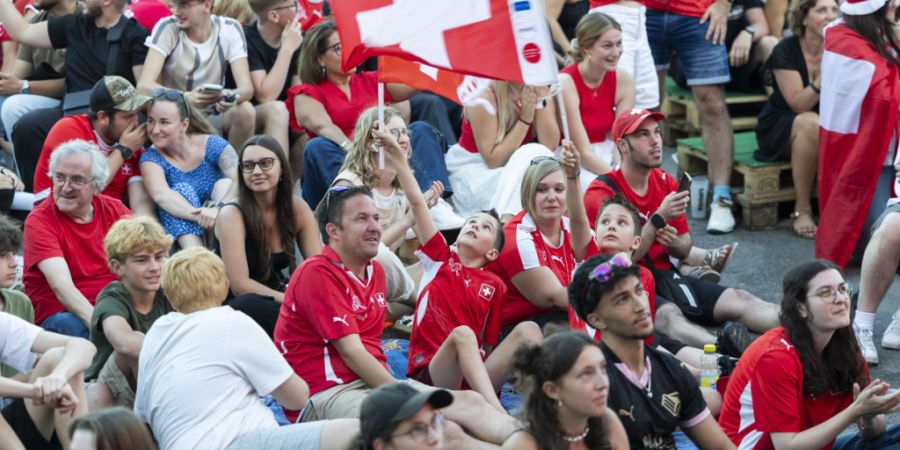 Gemeinsames Fussballschauen ist dem Winterthurer Stadtrat wichtig. Am Freitag dürfen Public Viewings und Bars schon um 5 Uhr morgens das Spiel Schweiz gegen Algerien draussen zeigen.