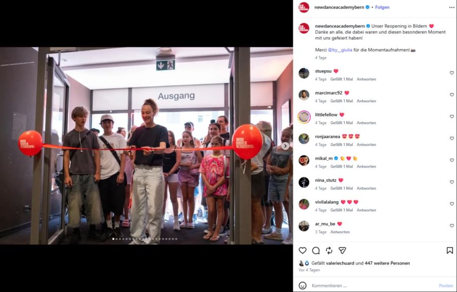 Die New Dance Academy ist eingezogen. Hier der Countdown bis zum Einzug und das Durchschneiden des Bandes.