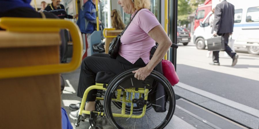 Die Stadt will die Bushaltestellen Kantonalbank und Bundesplatz behindertengerecht sanieren. (Symbolbild)