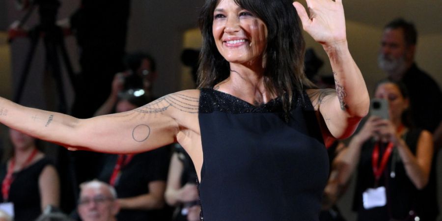 Asia Argento ist italienische Schauspielerin, Filmemacherin und Musikerin. Das Locarno Film Festival zeichnet die 50-Jährige für ihr Lebenswerk aus. (Archivbild)