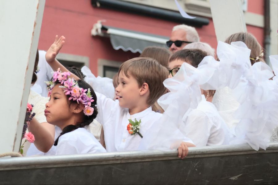 Impressionen vom Maienzug 2026 durch die Aarauer Innenstadt.