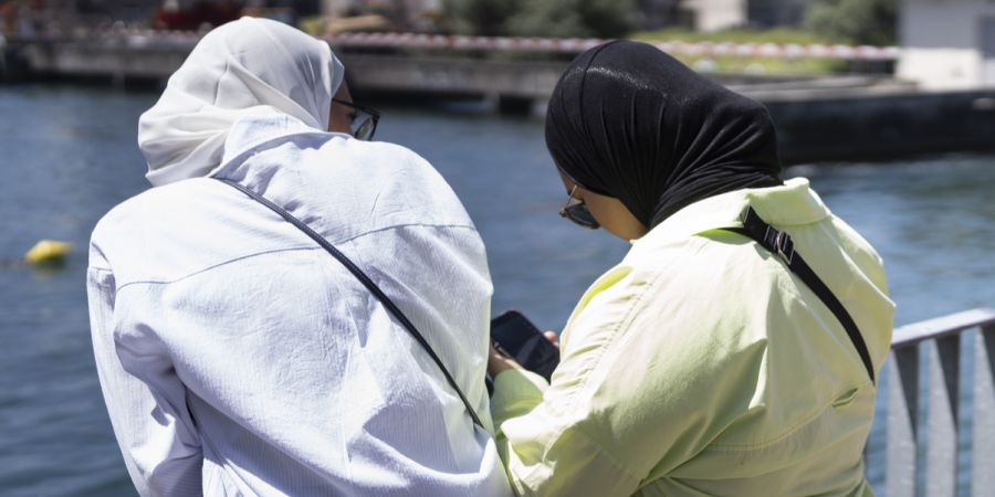 Experten sehen keinen Beleg für einen Kopftuch-Boom und warnen vor Rassismus.