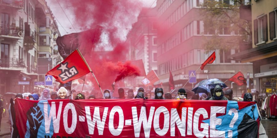 Die vom Bundesrat geplante Verschärfung der Lex Koller spaltet Politik und Immobilienbranche. Auch in der Gesellschaft sorgt die Wohnungsknappheit für rote Köpfe. Hier demonstrierten...