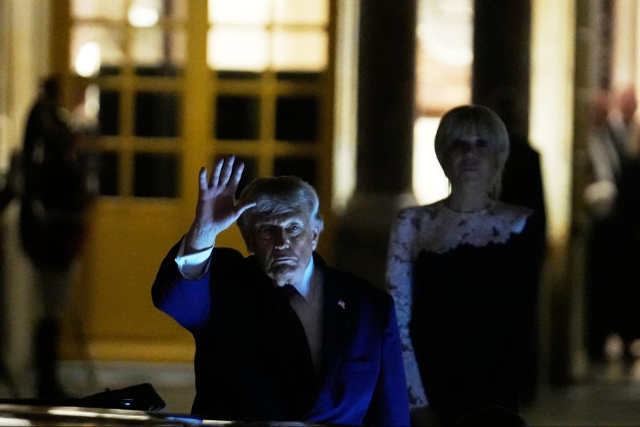 Donald Trump soll in Versailles ein Rahmanabkommen unterschrieben haben.