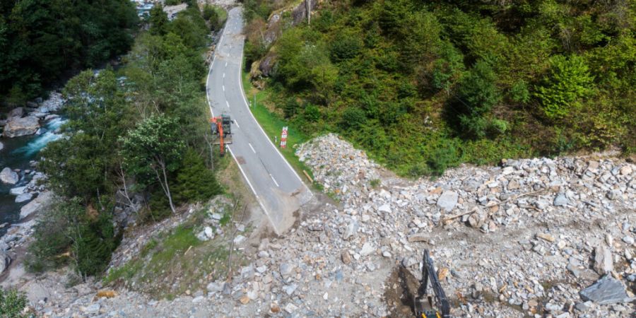 Noch immer ist die Strasse ins hintere Calancatal nach Schlammlawinen verschüttet. (Archivbild)